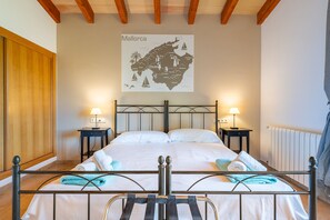 8 bedrooms, iron/ironing board, free WiFi, bed sheets