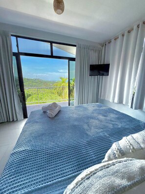 2 bedrooms, desk, travel cot, free WiFi