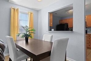 Dining - New! Spacious 4 Bed Great for Commuting, Dogs ok (Columbia)