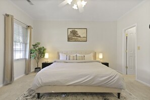 3 bedrooms, desk, iron/ironing board, WiFi