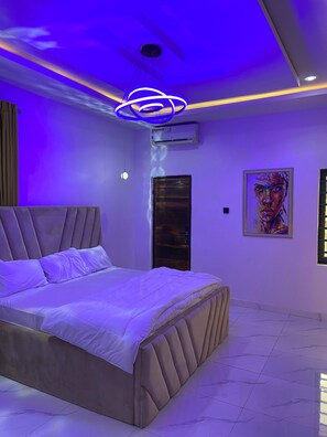 4 slaapkamers, een strijkplank/strijkijzer, wifi, beddengoed