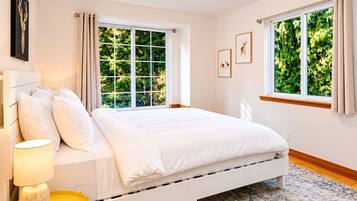 4 bedrooms, desk, iron/ironing board, travel crib