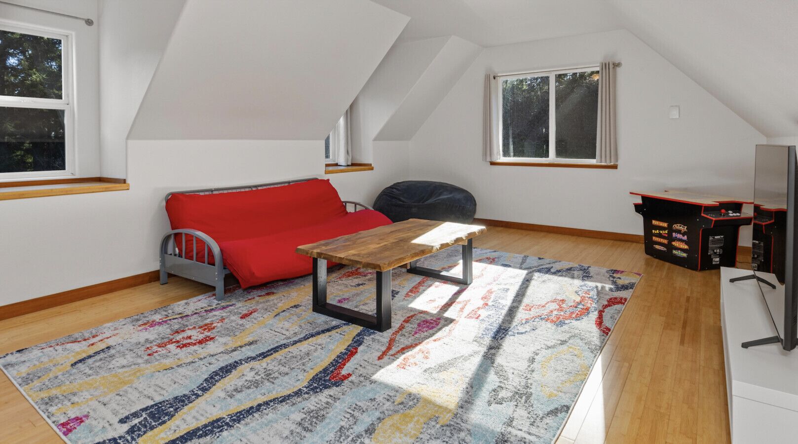 智能电视、壁炉、电  子游戏、DVD 播放器