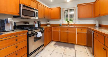 Hot Tub I Peloton I Ping Pong I Dogs OK