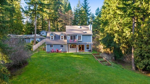 Private Oasis with Hot Tub, Peloton, Ping Pong & Dogs OK