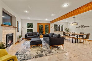 Smart TV, chimenea, videojuegos y reproductor de DVD 