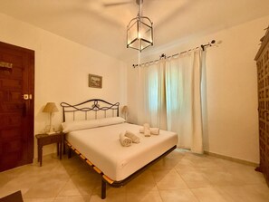 5 bedrooms, free WiFi, bed sheets