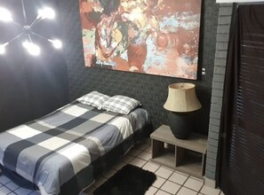 3 chambres, bureau, fer et planche à repasser, accès au Wi-Fi (inclus)