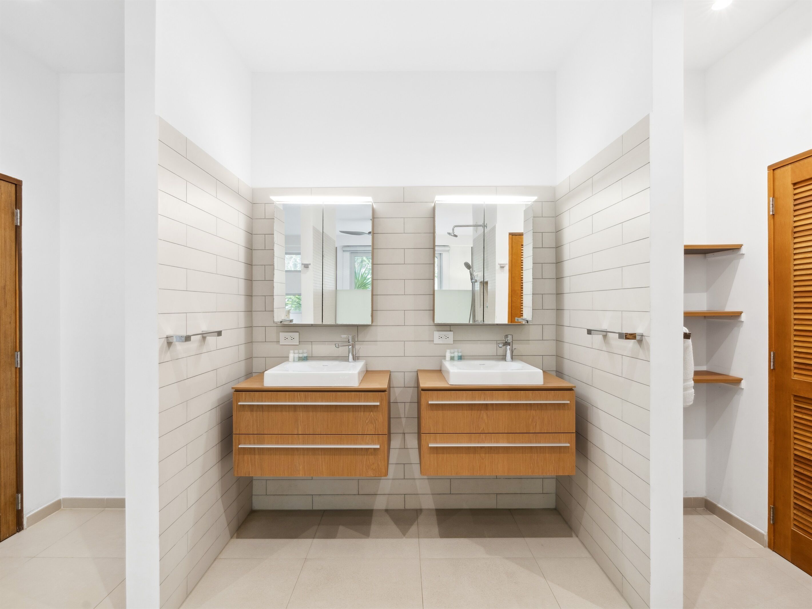 Bruser, hårtørrer, håndklæder