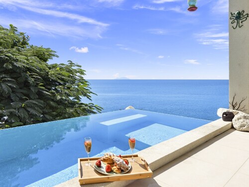 Luxury 4BR Villa w/ Private Pool & Ocean Views