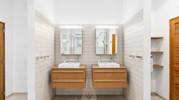 Dusch, hÄrtork och handdukar