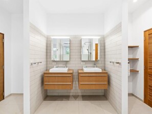 Shower, hair dryer, towels - Luxury 4BR Villa w/ Private Pool & Ocean Views (Indigo Bay)