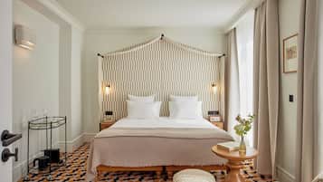 Junior Suite, 1 King Bed | Premium bedding, in-room safe, soundproofing, iron/ironing board