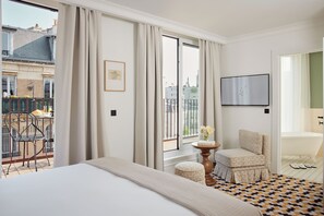 Junior Suite, 1 King Bed, City View | 1 bedroom, premium bedding, in-room safe, soundproofing