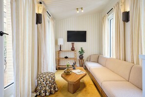 Signature Double Room, 1 Double Bed, Terrace | Premium bedding, in-room safe, soundproofing, iron/ironing board - Hôtel Noucha (Paris)