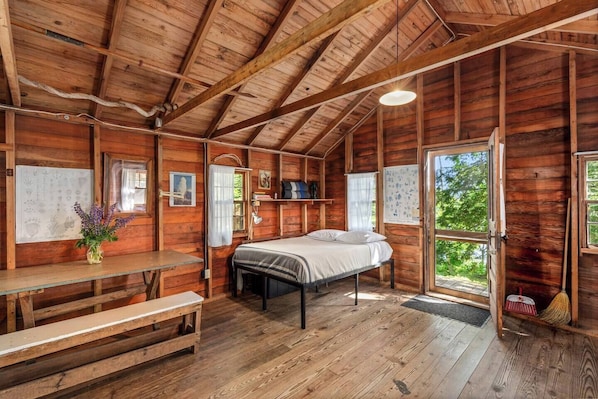2 bedrooms, travel crib, WiFi, bed sheets