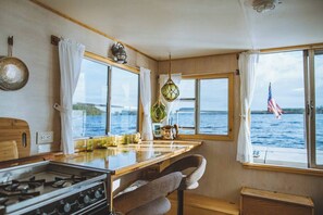 Fridge, oven, stovetop, coffee/tea maker