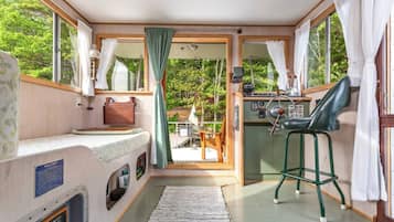 1 sovrum och sÀngklÀder