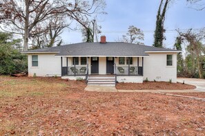 Exterior - Organic Modern Apt: 1mi to Masters with Pool Table (Augusta)