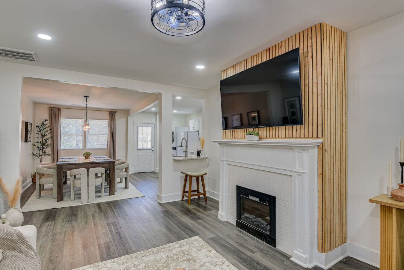 Smart TV, fireplace