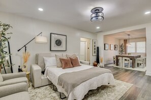 2 bedrooms, iron/ironing board, WiFi, bed sheets - Organic Modern Apt: 1mi to Masters with Pool Table (Augusta)