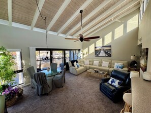 Smart TV - Sunny Paradise! 2 Bed/2 bath condo on a private beach on Florida’s gulf coast. (Venice)