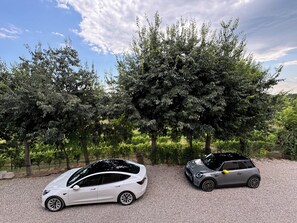 Property grounds - Residence Le Vigne just minutes from Peschiera del Garda, surrounded by vineyards. (Lombardia)