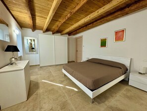 2 bedrooms, iron/ironing board, WiFi, bed sheets - Residence Le Vigne just minutes from Peschiera del Garda, surrounded by vineyards. (Lombardia)