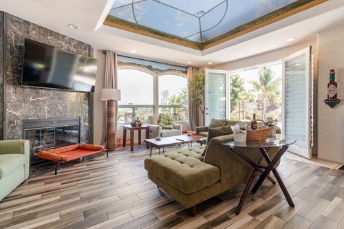 Mountain View Oasis  AC, Pool, Pet & Family Friendly