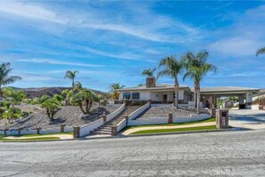 Exterior - Mountain View Oasis  AC, Pool, Pet & Family Friendly (Hemet)