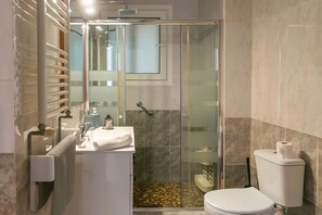 Shower, free toiletries, hair dryer, towels