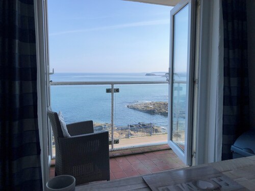 Close to Portrush golf with superb views of the north Irish Coast.Cool apartment
