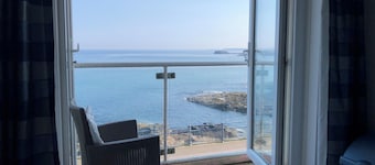 Close to Portrush golf with superb views of the north Irish Coast.Cool apartment