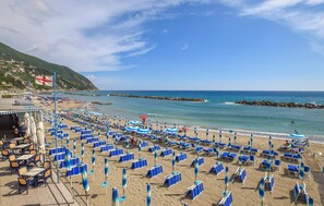 Beach - 3 bedroom nice home in Tavarone (Tavarone)