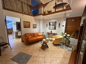 TV - Magnificent vacation home in the heart of the historic center of Trapani (Trapani)