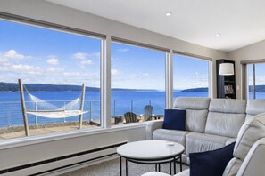 Smart-TV, Kamin, Videospiele, DVD-Player