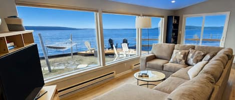 Smart TV, fireplace, video games, DVD player