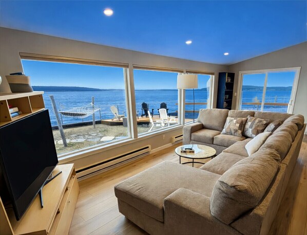 Smart TV, fireplace, video games, DVD player