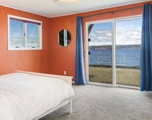 3 camere, una cassaforte in camera, una scrivania, ferro/asse da stiro