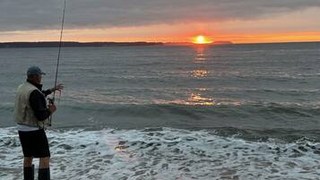 Beach nearby, sun-loungers, beach towels