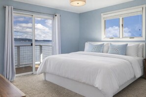 3 bedrooms, desk, iron/ironing board, travel cot