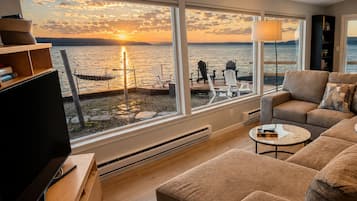 Smart-TV, Kamin, Videospiele, DVD-Player