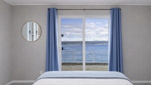 3 soveværelser, pengeskab på værelset, skrivebord, strygejern/strygebræt