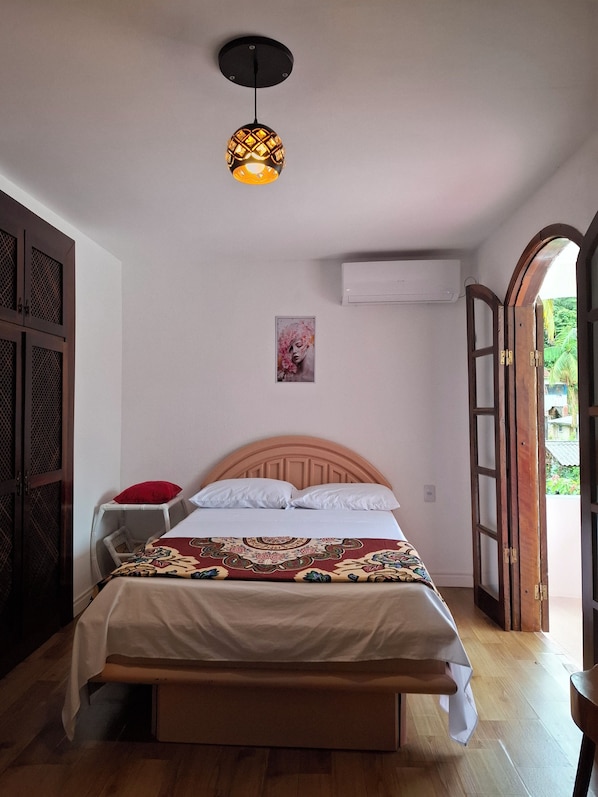 3 bedrooms, iron/ironing board, free WiFi