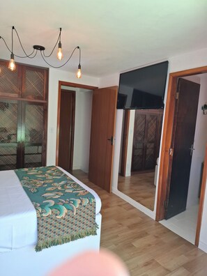 3 makuuhuonetta, silitysrauta/-lauta, ilmainen Wi-Fi