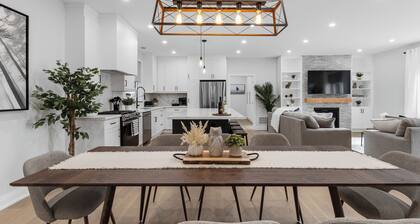 The Nest Lakehouse w/ Hot Tub, Steps to Innisfil Beach Park
