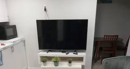 Duniques unique home
Fully furnished 2 bedroom basement suite