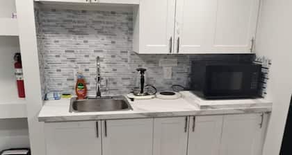 Duniques unique home
Fully furnished 2 bedroom basement suite