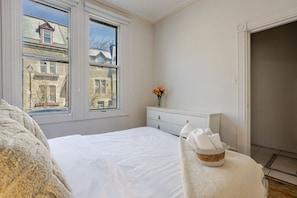 4 Schlafzimmer, Schreibtisch, Bügeleisen/Bügelbrett, kostenloses WLAN