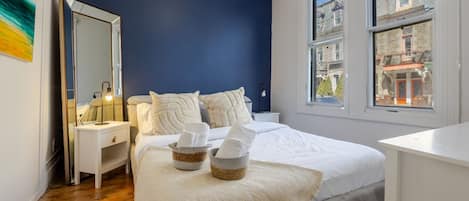 4 bedrooms, desk, iron/ironing board, free WiFi